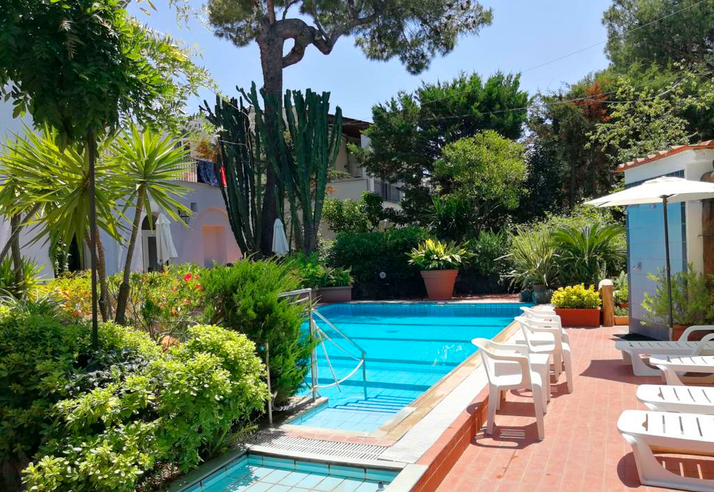 hotel-pineta-ischia-piscina1